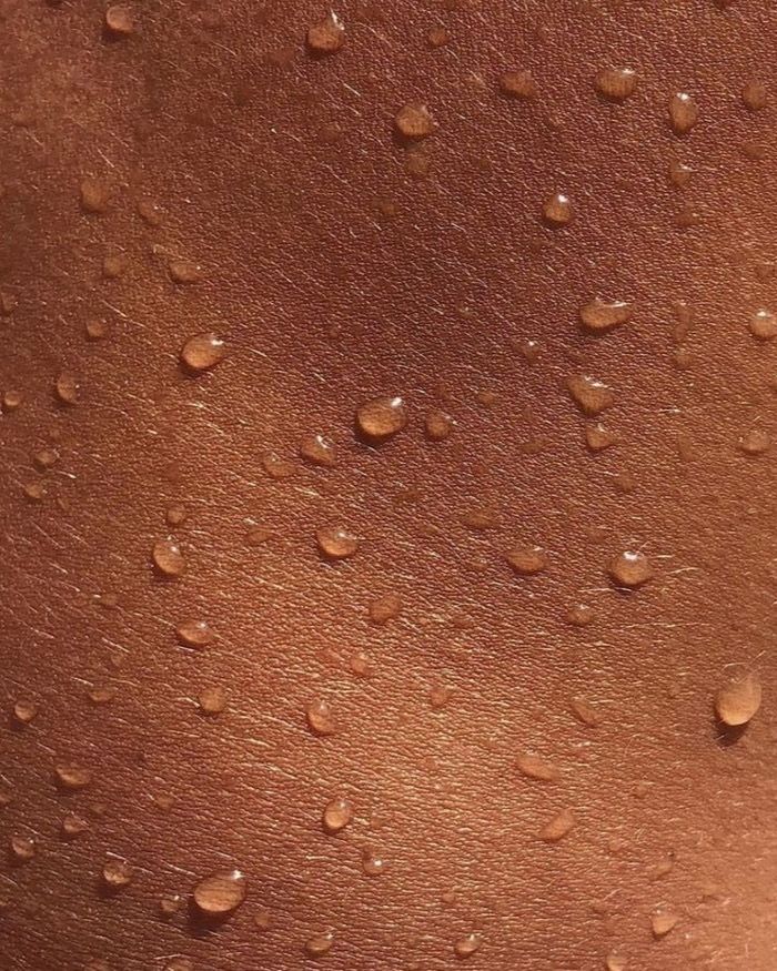 Aumento da produção natural de ácido hialurónico e hidratação da pele com EXION Body